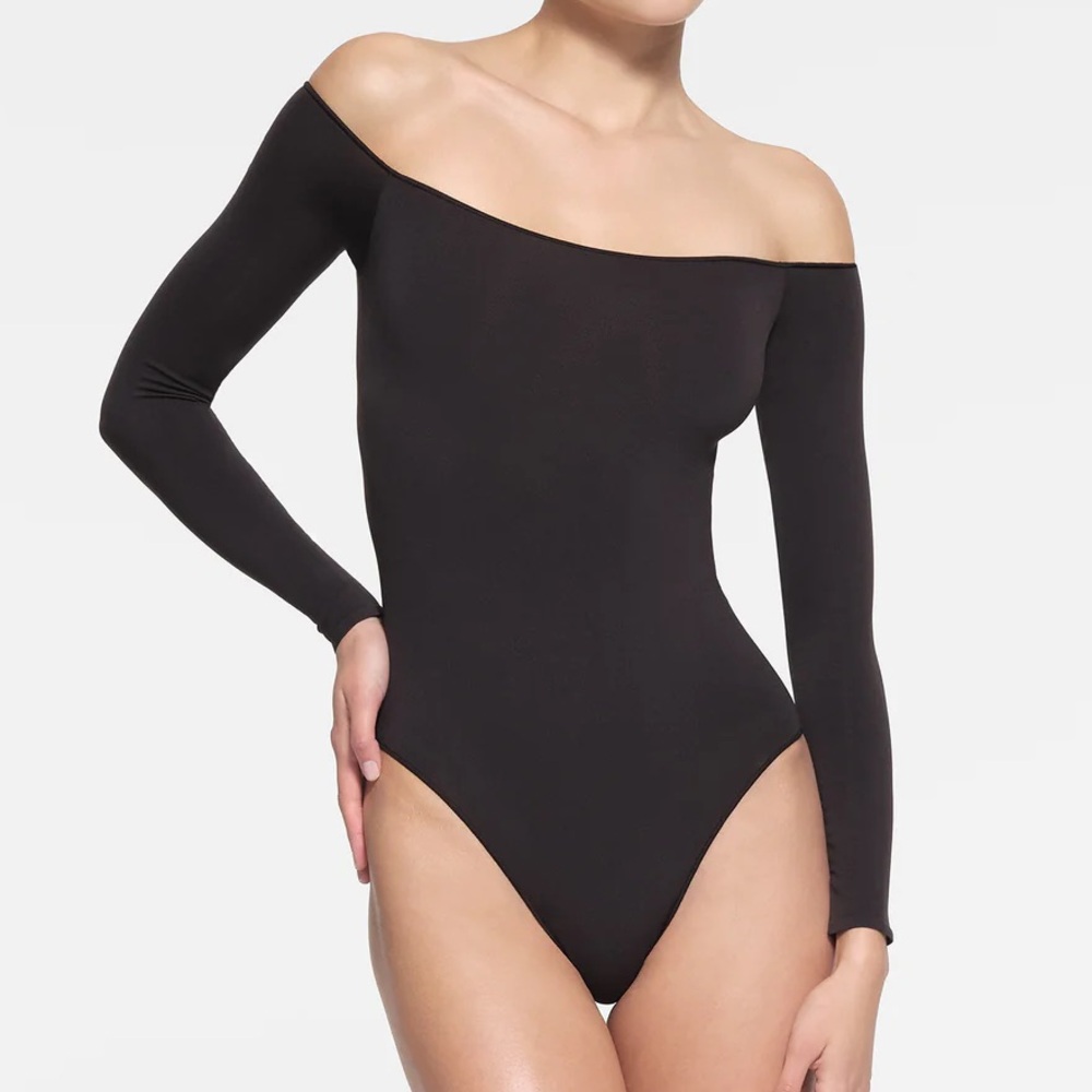 NWOT SKIMS Essential off the shoulder bodysuit